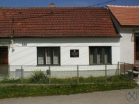 Pamětní deska na rodném domě Julia Antoše