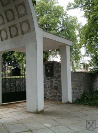 Vstupní brána na hřbitov